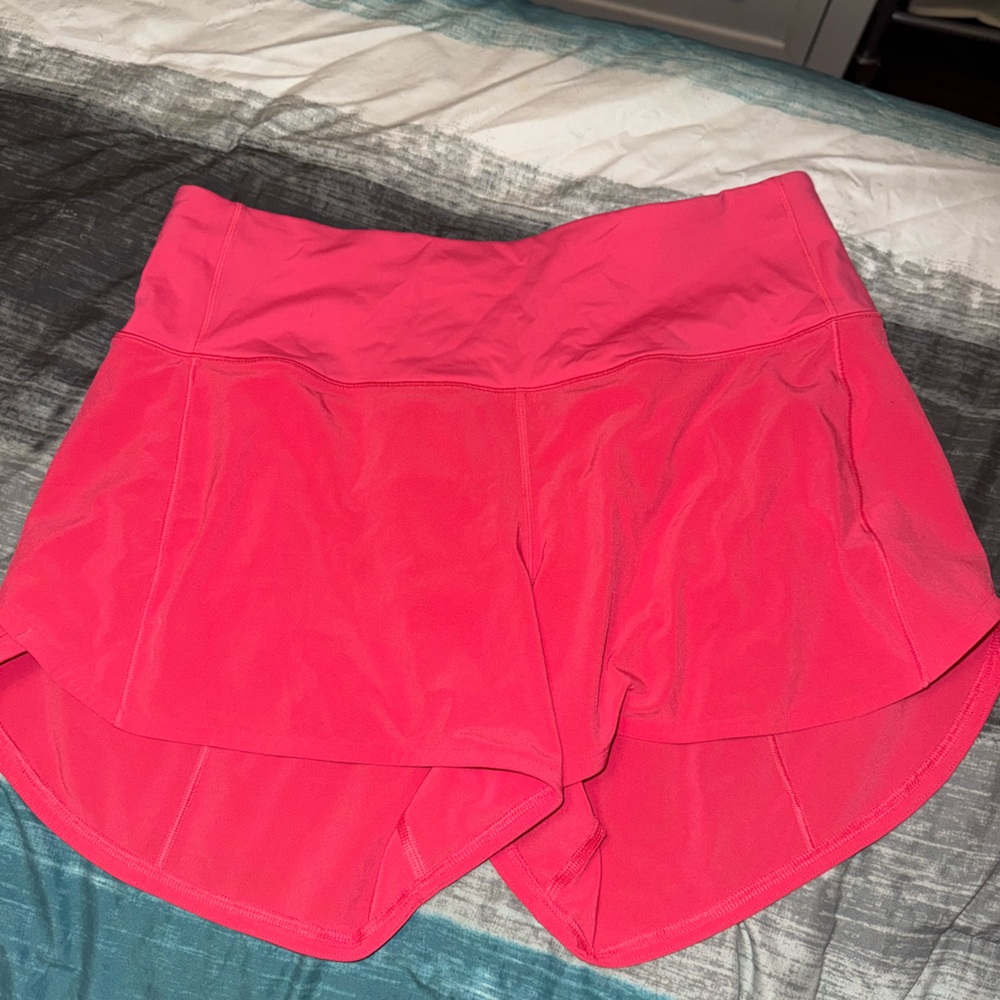 Lululemon Athletica. Speed up high rise 4in inseam. Lip gloss